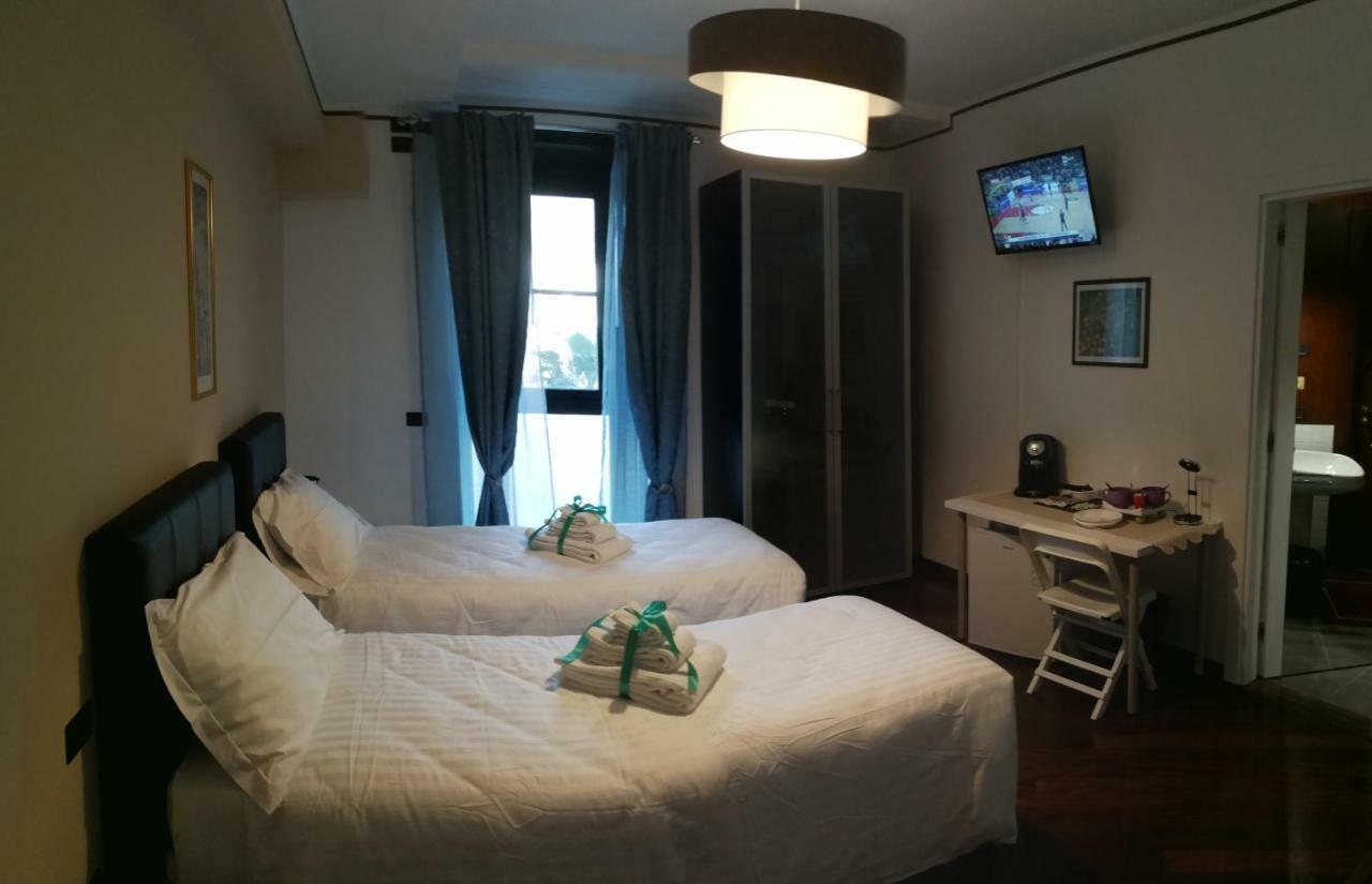 A Casa Di Sara Ermy Bed & Breakfast Bari Exterior photo