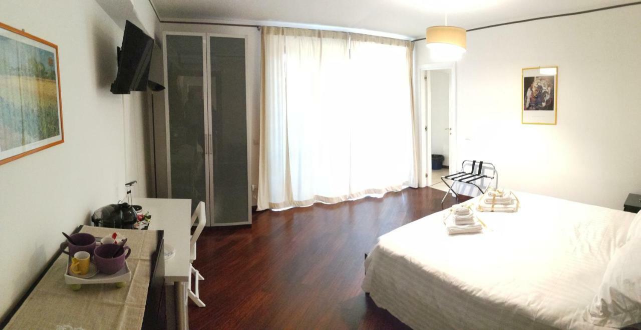 A Casa Di Sara Ermy Bed & Breakfast Bari Exterior photo